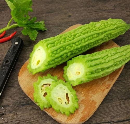 生瓜削不削皮吃,口感与营养的抉择