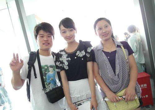 明星吃瓜拍照文案,镜头下的趣味瞬间大揭秘