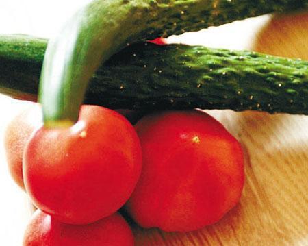 吃瓜的西红柿图片大全