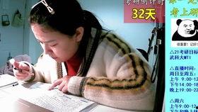 辣妹直播吃瓜,现场笑料百出！