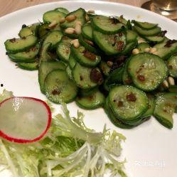 吃脆瓜的样子,尽享夏日清新滋味